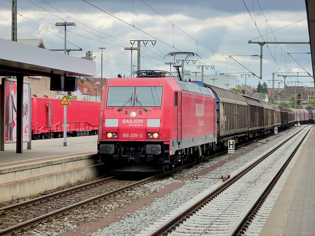 185 205-2 mit Gterzug am 19.06.10 in Fulda