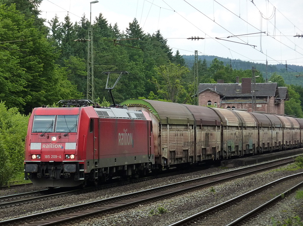 185 209-4 mit Autozug am 18.06.10 in Jossa