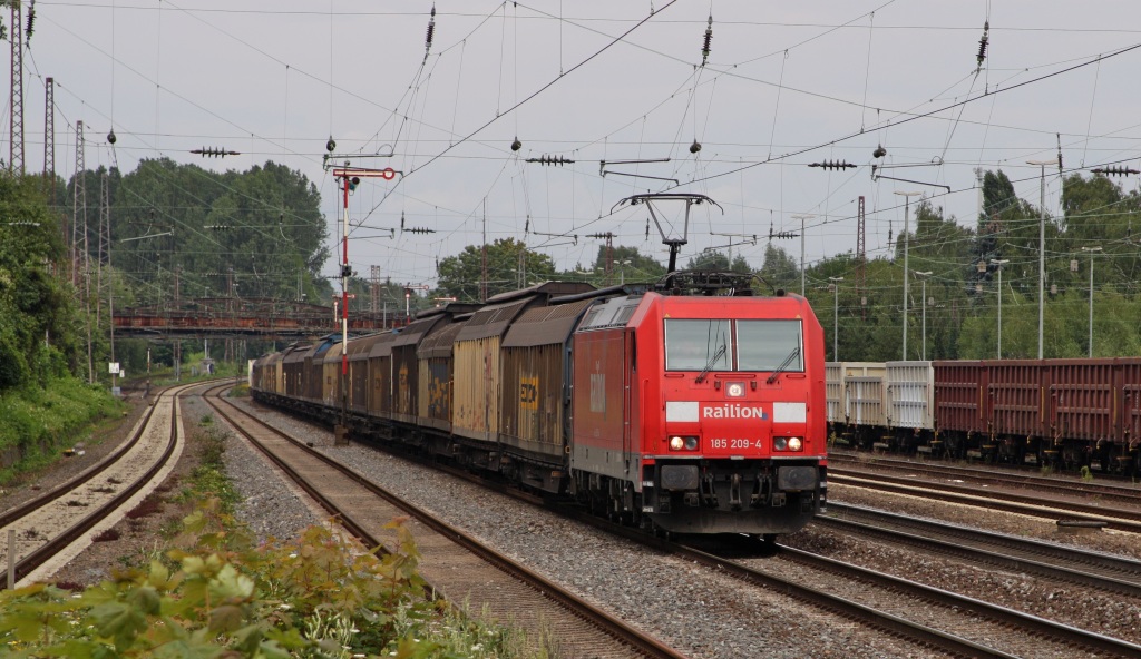 185 209 mit einem Transwaggon am 06.08.11 in Dsseldorf Rath