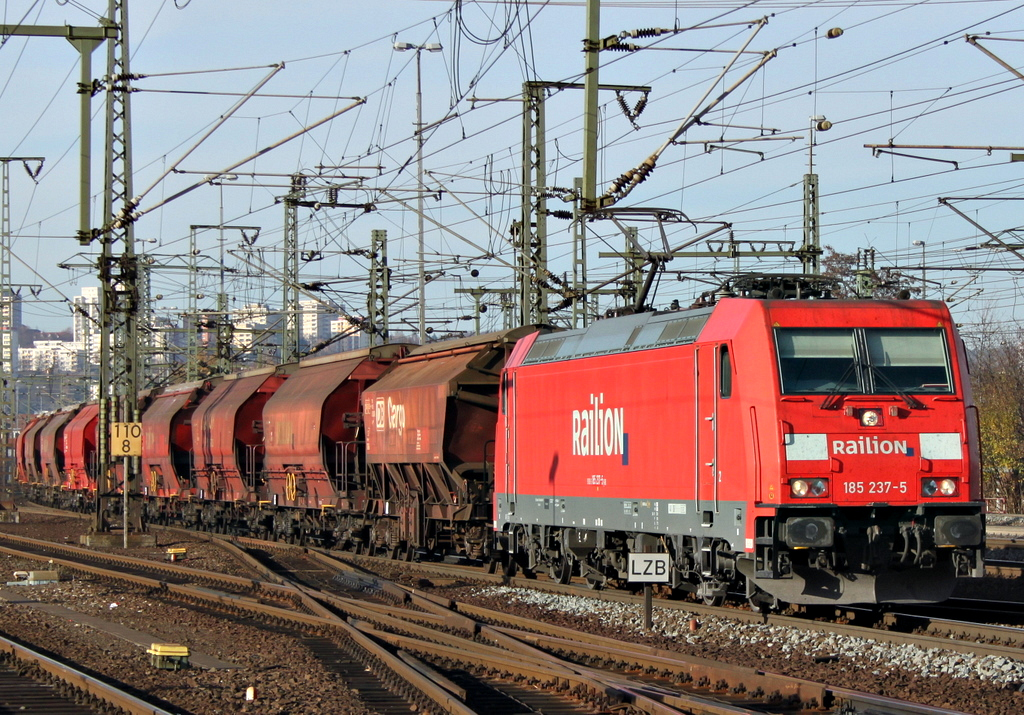 185 237-5 mit Gterzug am 14.11.11 in Fulda