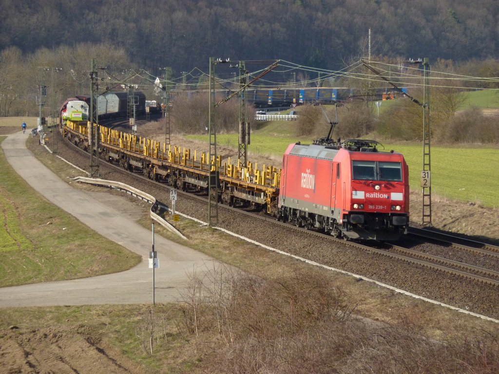 185 239-1 mit Gterzug am 19.03.10 bei Harrbach