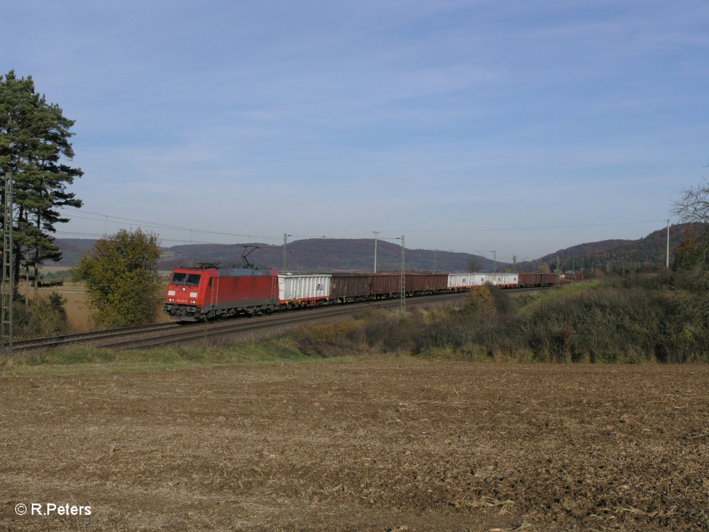 185 243-3 mit einem gemischten Gterzug bei darshofen. 29.10.10