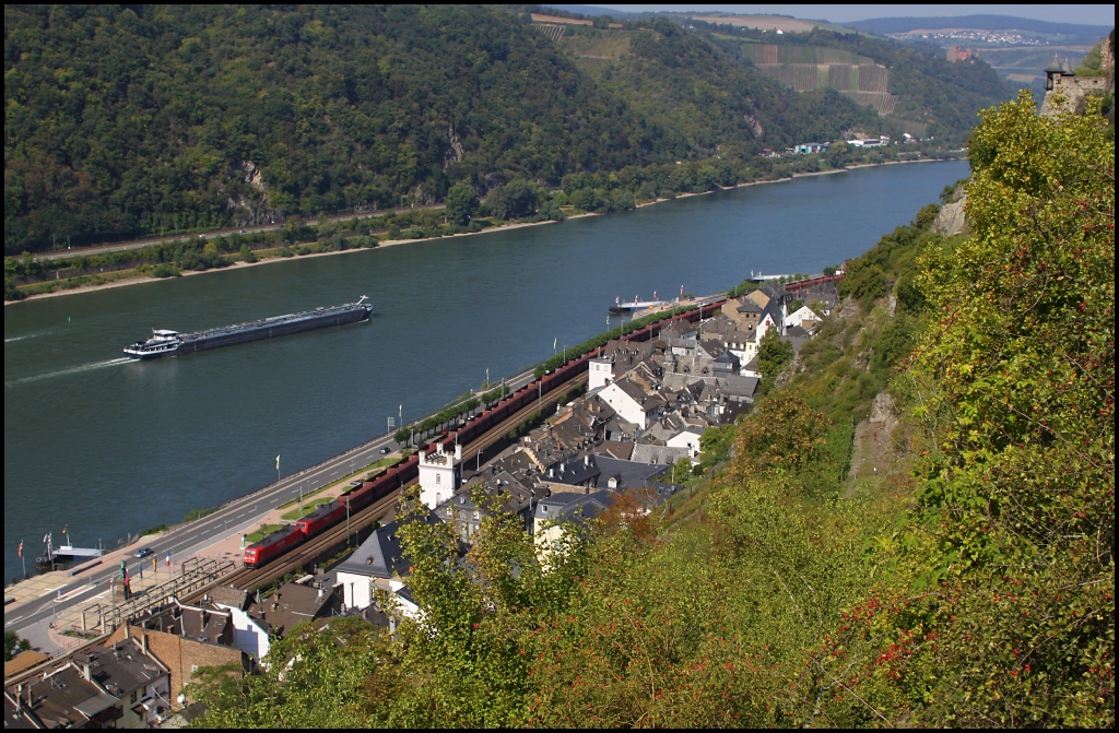 185 248 und 185 245 mit einem leeren Kohlezug in Richtung Sden am 31.08.11 in Kaub