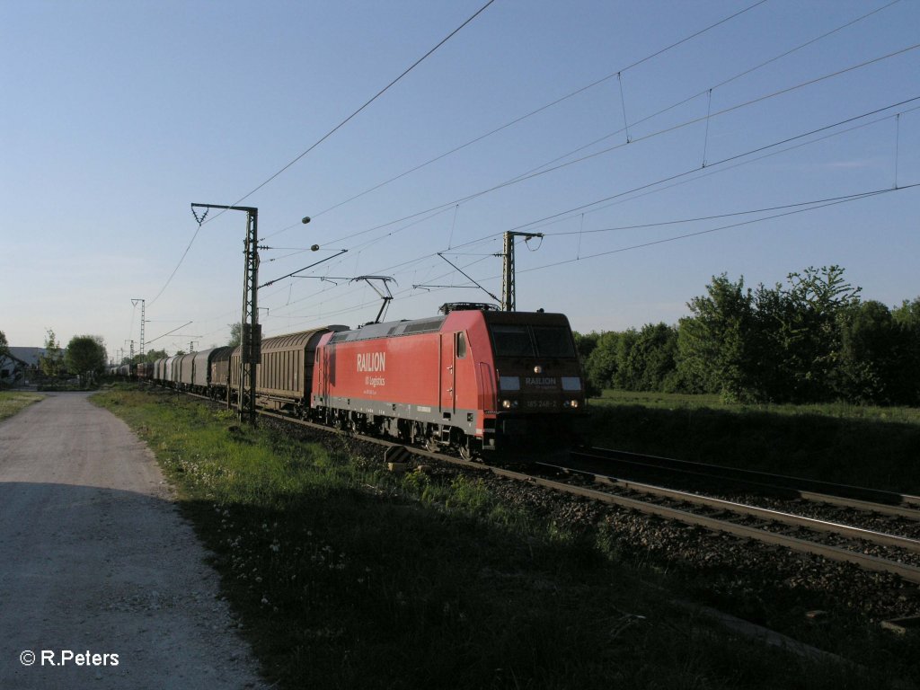 185 248-2 mit gemischten Gterzug bei Obertraubling. 07.05.11