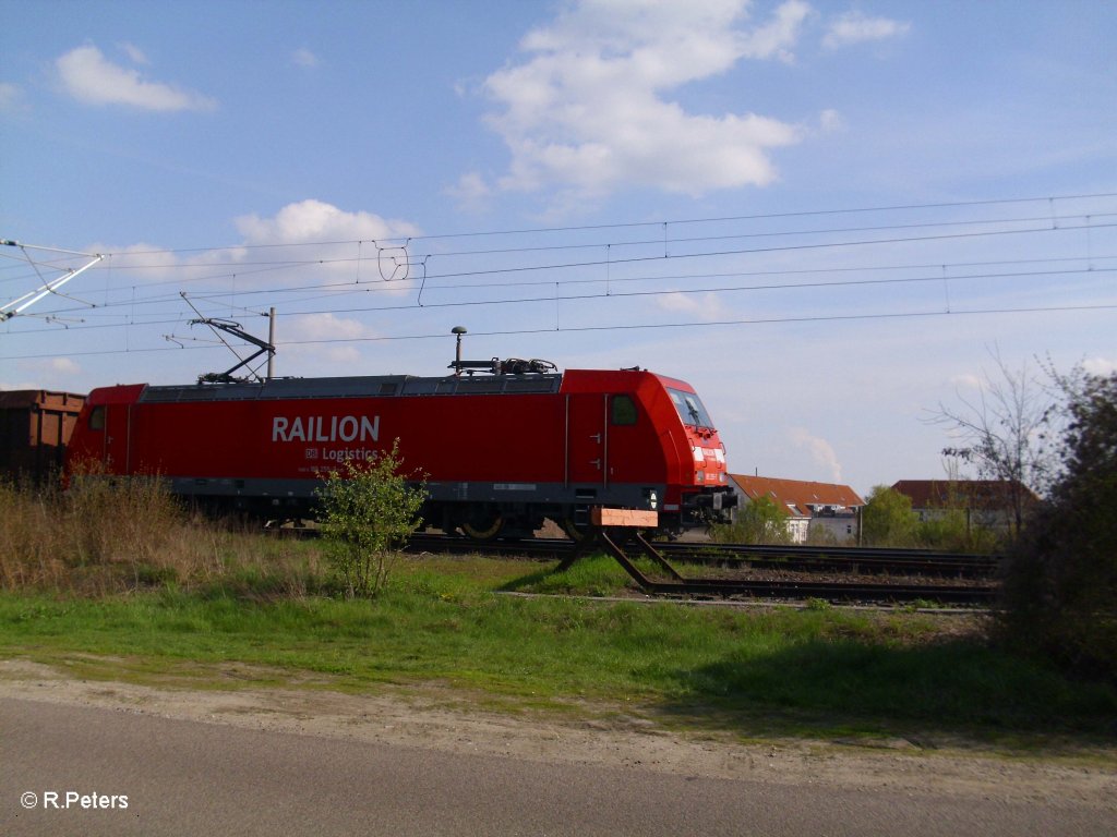 185 255-3 mit einem Gterzug in Schkeuditz. 22.04.10