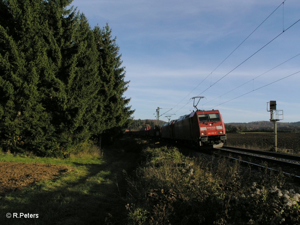 185 292-0 266 und ein gemischten Gterzug bei Wilmerdorf. 29.10.10