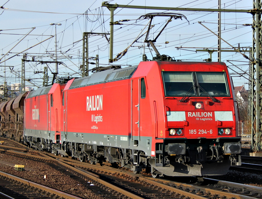 185 294 und 185 235 mit Gterzug am 14.11.11 in Fulda