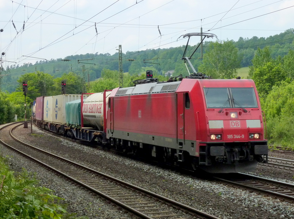 185 344-9 mit Gterzug am 15.06.10 in Jossa