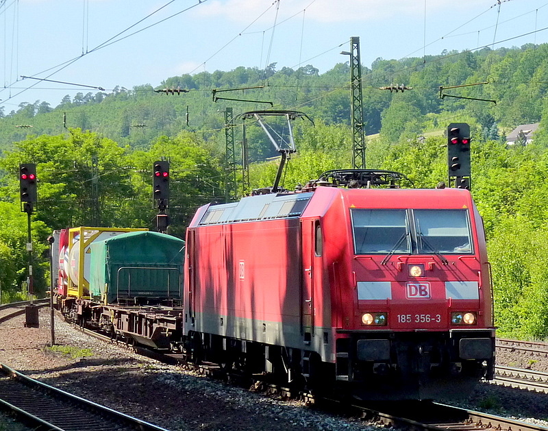 185 356-3 mit Gterzug am 26.06.10 in Jossa