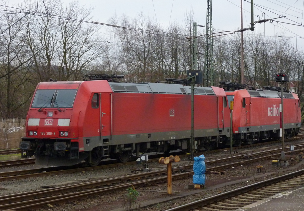 185 369-6 und 185 118-7 am 21.11.10 in Bebra