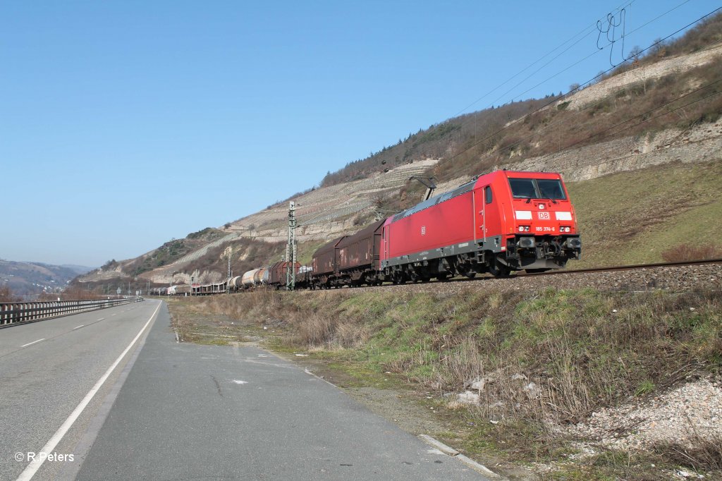 185 374-6 mit einem gemischten Gterzug bei der Blockstelle Bodental. 05.03.13