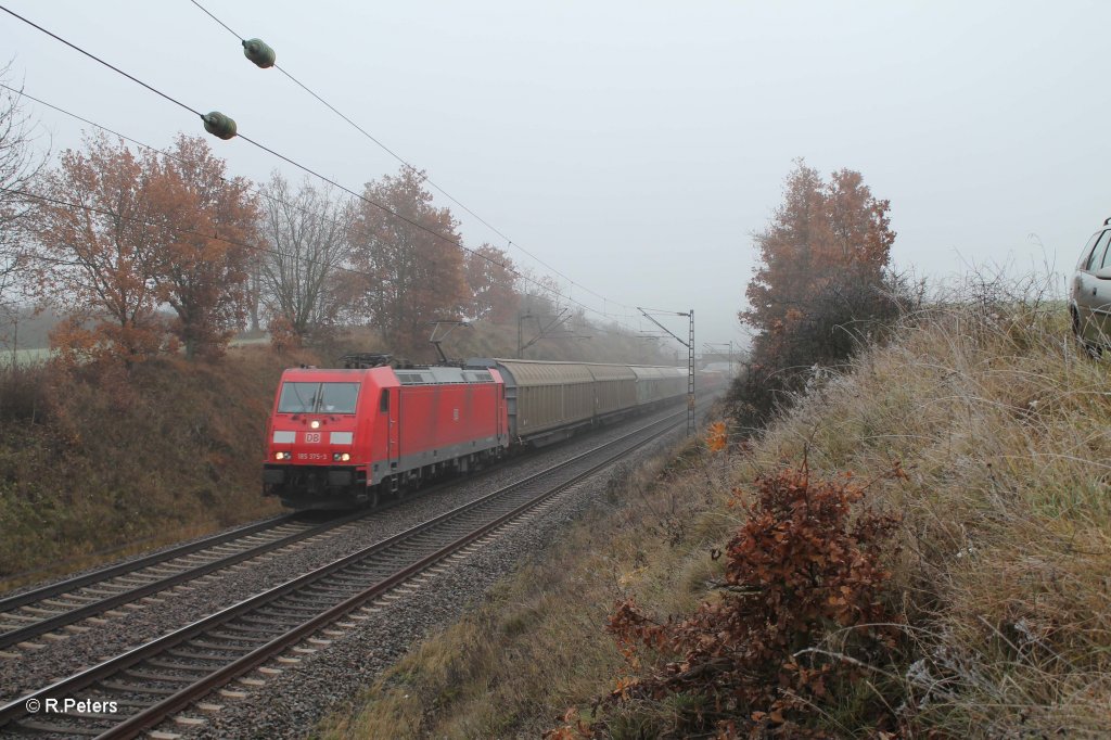 185 375-3 mit ein Gedeckten Gterzug bei Dettenhofen. 17.11.12