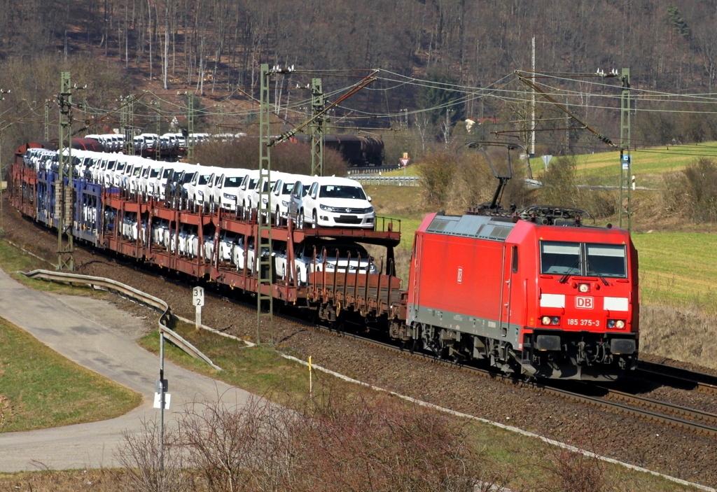 185 375-3 mit Gterzug am 17.03.12 bei Harrbach