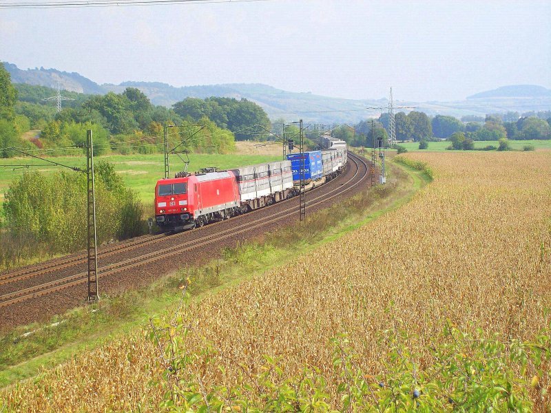 185 381-1 mit Gterzug bei Harrbach am 20.09.09
