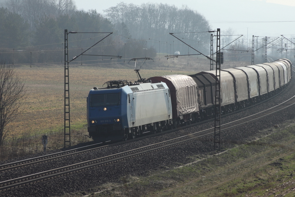 185 516 mit Stahlzug am 17.03.12 bei Harrbach