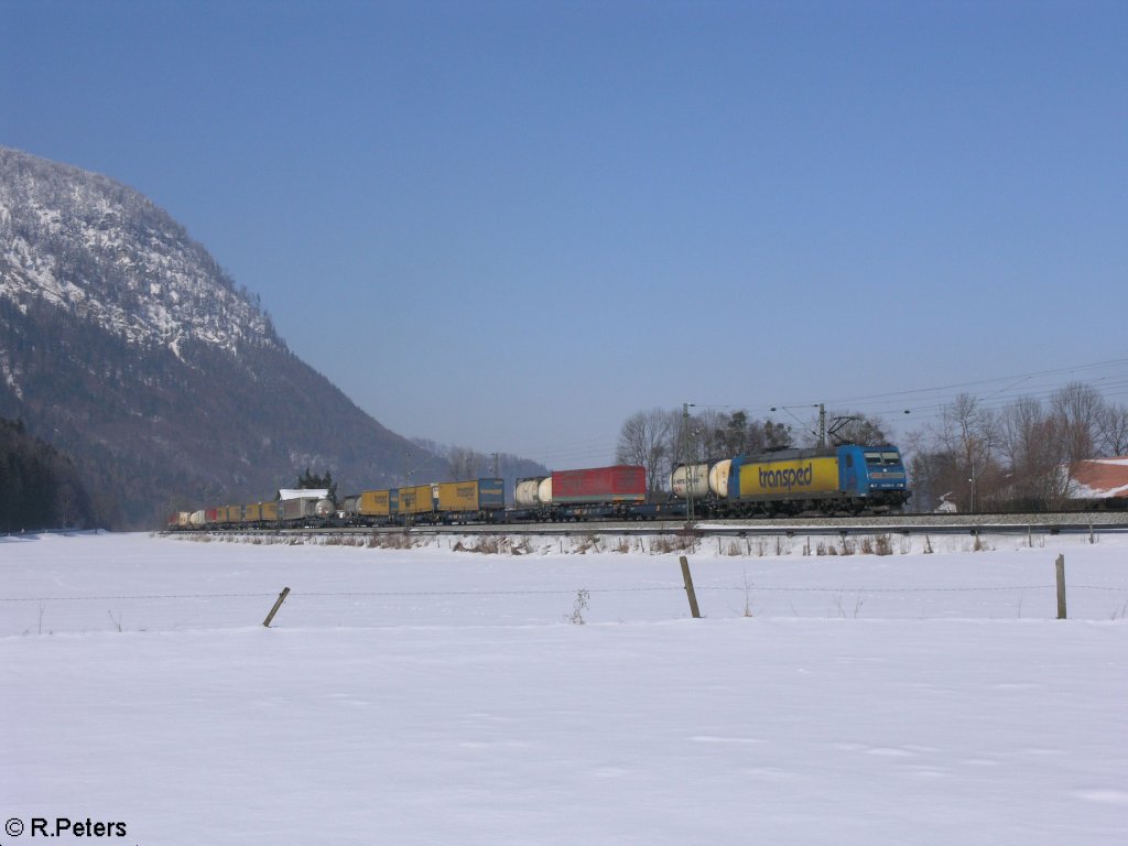 185 518 zieht ein KVL bei Niederaudorf.16.02.10