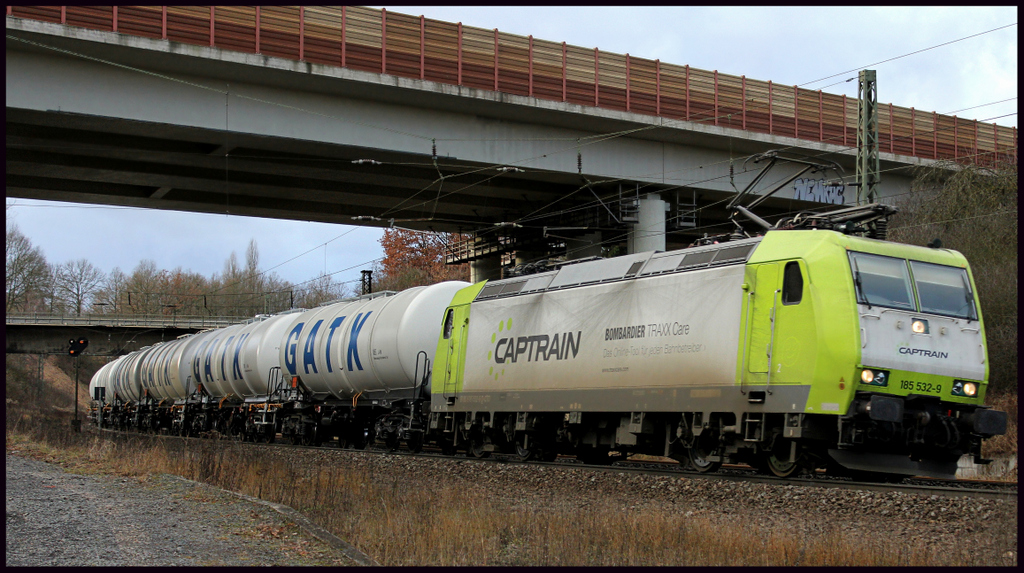 185 532 von Captrain mit Kesselwagenzug am 30.12.12 in Gtzenhof