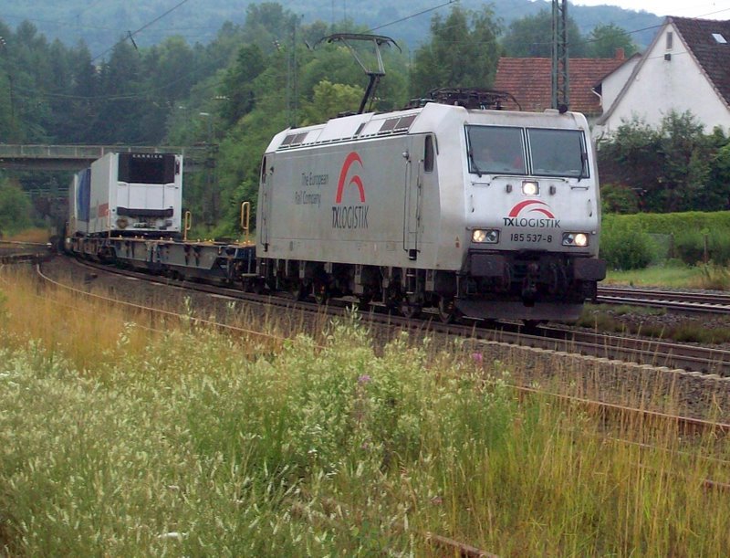 185 537-8 mit Gterzug am 12.07.09 in Sterbfritz