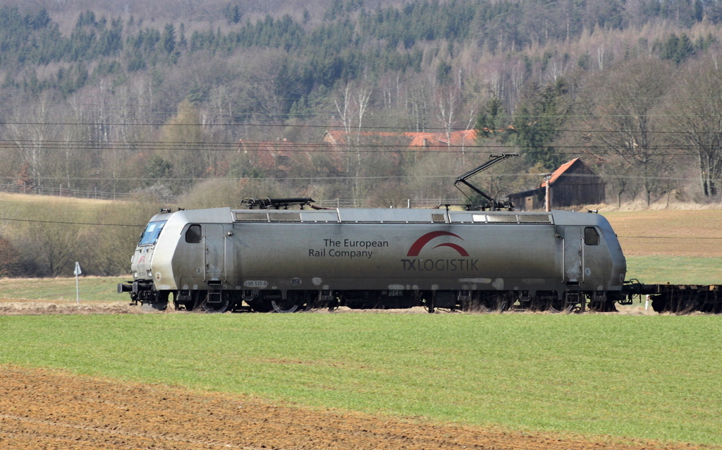 185 537 von TX mit Containerzug am 15.03.12 bei Fulda