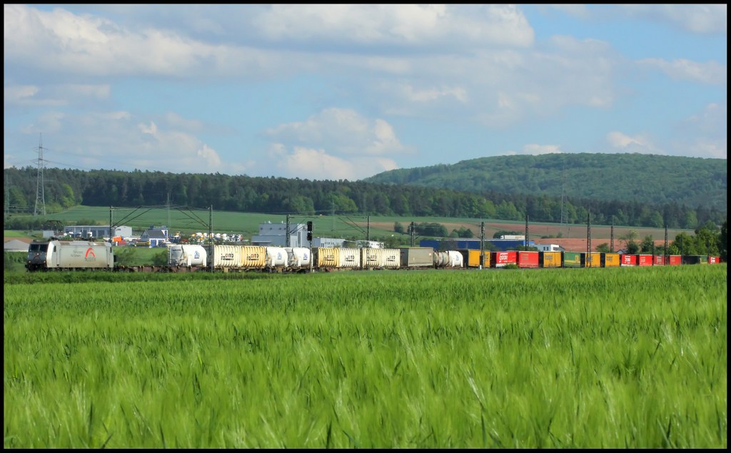 185 538 von TX Logistik mit Gterzug am 18.05.13 bei Kerzell