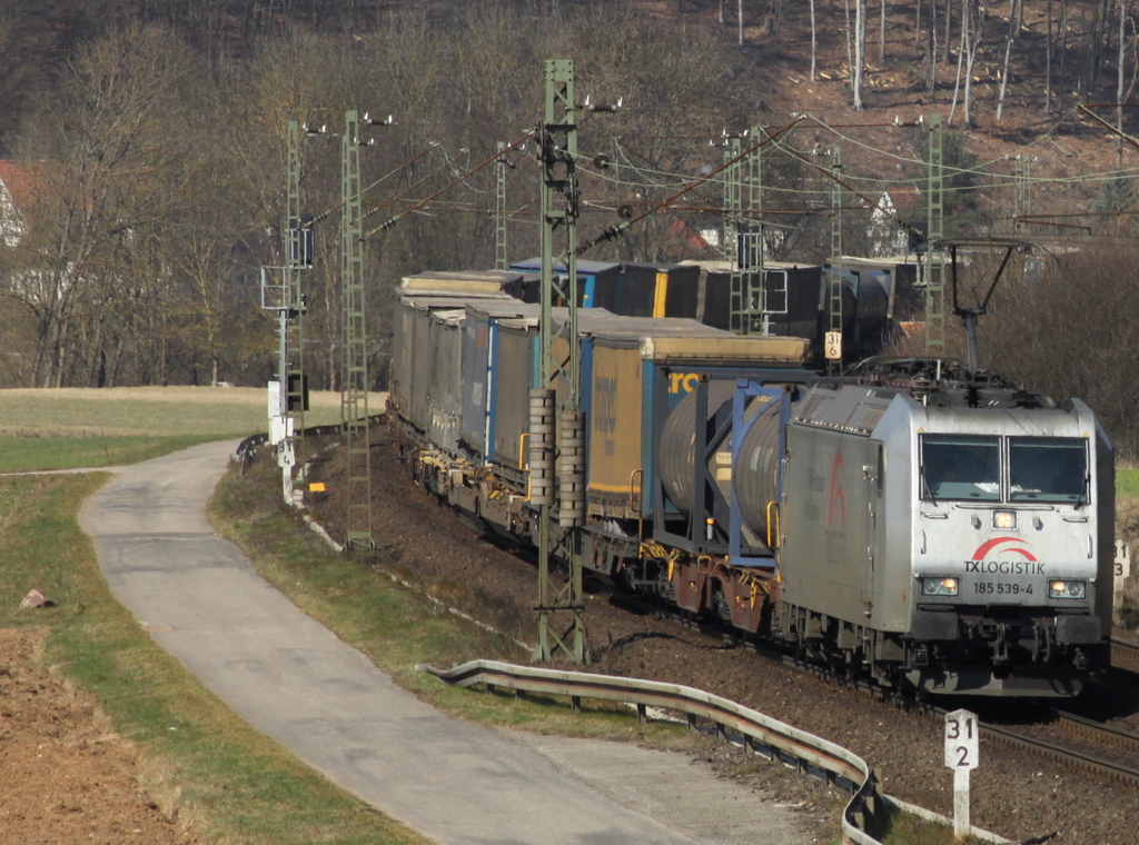 185 539-4 von TX mit Gterzug am 17.03.12 bei Harrbach