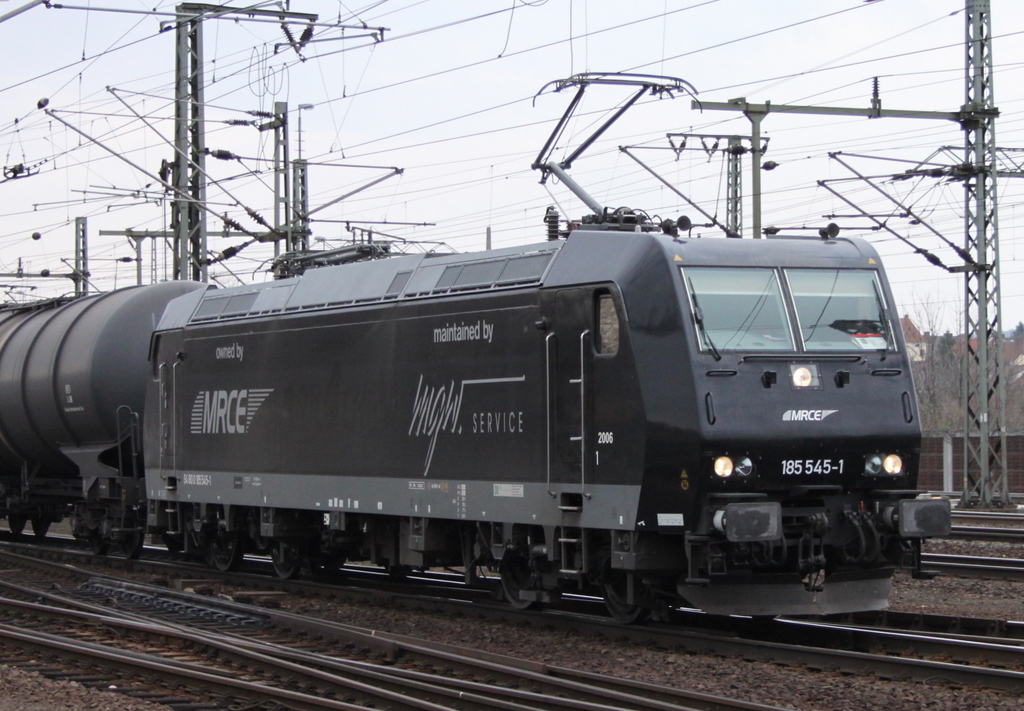 185 545-1 mit Kesselwagenzug am 30.03.11 in Fulda

