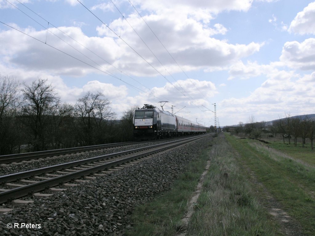 185 554-3 zieht bei Thngersheim den Re 4612 nach Frankfurt/Main. 10.04.10