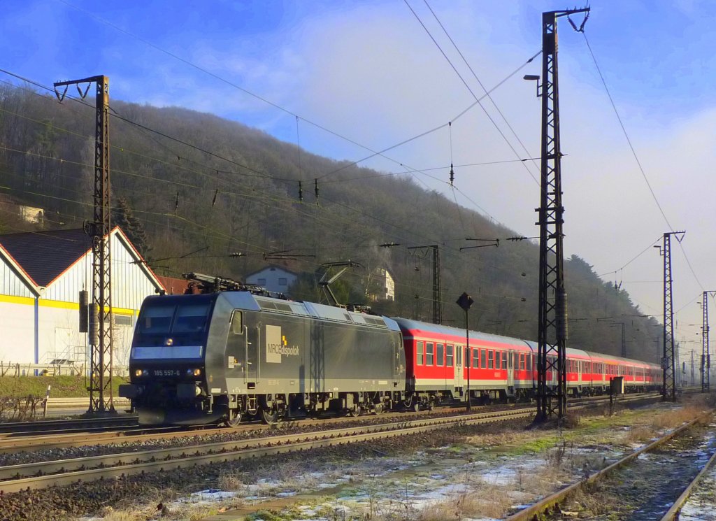 185 557-6 mit RE nach Frankfurt am 27.12.09 in Gemnden
