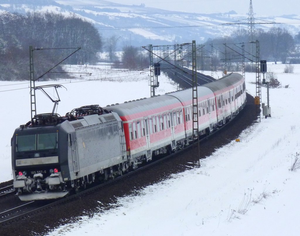 185 557-6 mit RE nach Wrzburg am 31.01.10 bei Harrbach