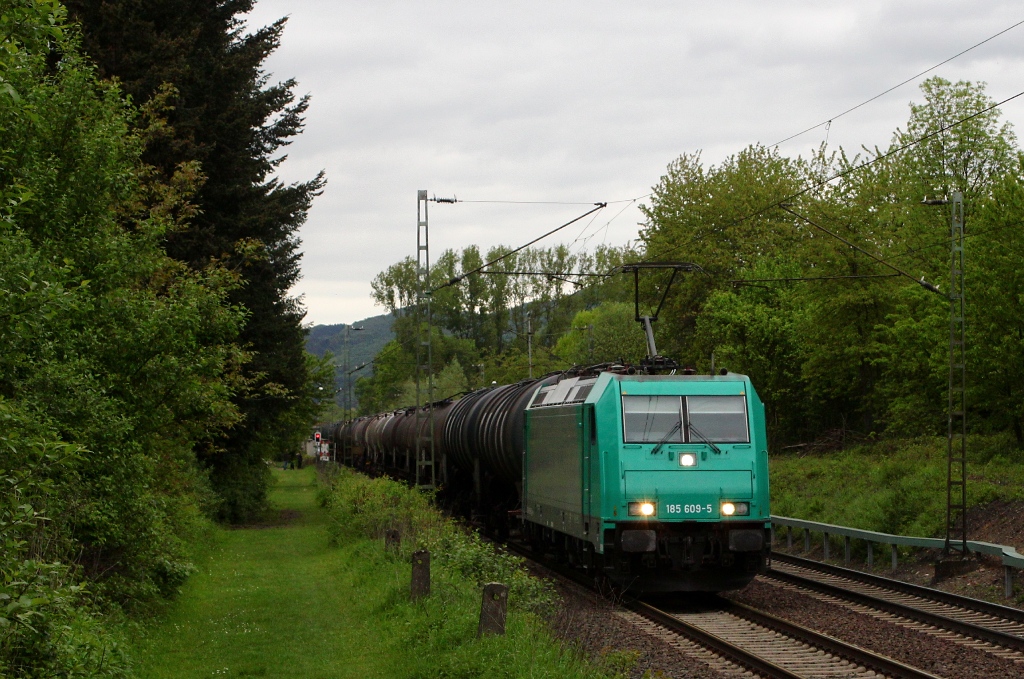 185 609 mit Kesselzug in Richtung Sden am 10.05.13 in Unkel. Gre an den Tf!