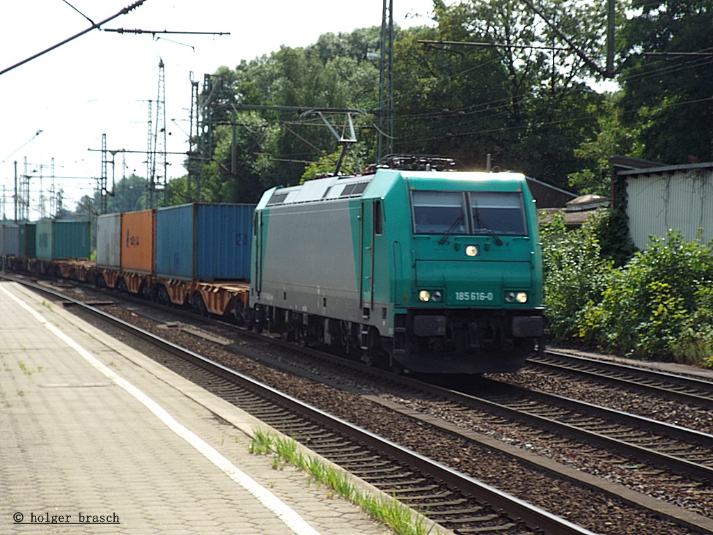 185 616-0 fuhr mit einen intermodal am 31.07.13 durch hh-harburg 