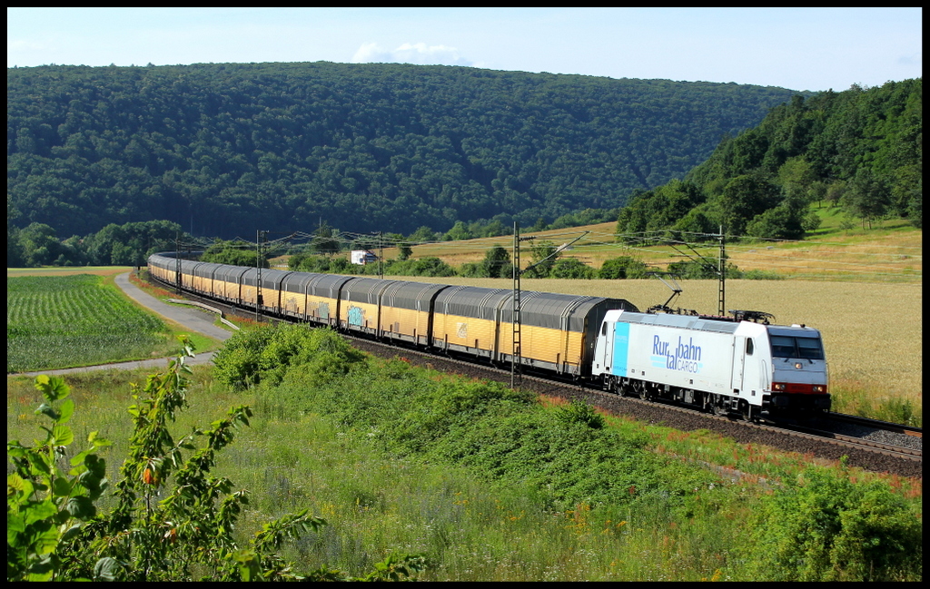 185 639 der Rurtalbahn mit ARS Altmann Autozug am 10.07.13 bei Harrbach