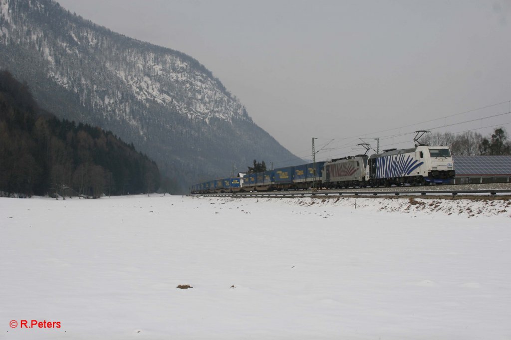 185 662-4 + 186 284-6 mit dem TEC 42155 LKW-Walter bei Niederaudorf. 04.02.11

