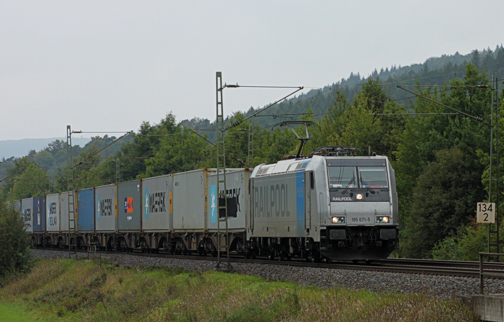 185 671  Railpool  von Boxxpress mit Containerzug am 12.09.12 in Haunetal Rothenkirchen