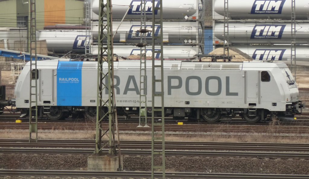 185 671 von Railpool im Gterbahnhof Fulda am 20.03.10 