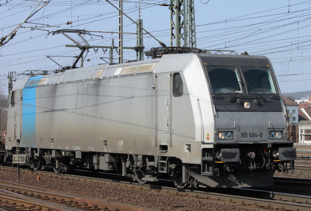 185 684-8 mit Containerzug am 29.03.11 in Fulda

