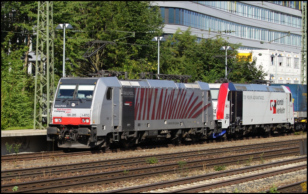 186 285 und 185 664 bei der Durchfahrt von Mnchen Heimeranplatz am 23.08.11