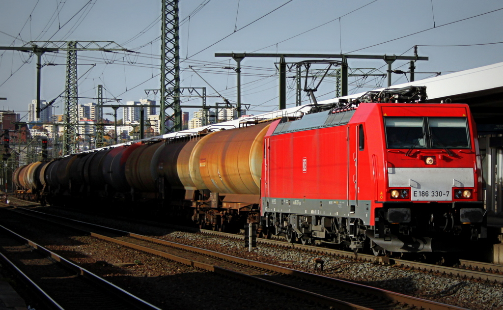 186 330 mit Gterzug am 19.10.12 in Fulda