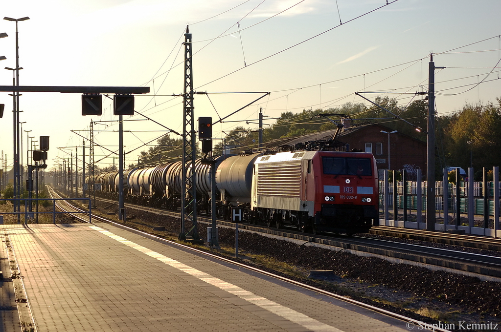 189 002-9 mit einem Diesel, Gasl oder leichtem Heizl Kesselzug in Rathenow Richtung Wustermark unterwegs. 15.10.2011