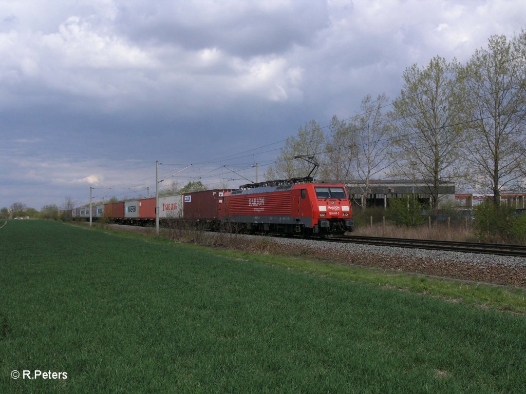 189 010-2 mit Containerzug bei Podelwitz. 16.04.11