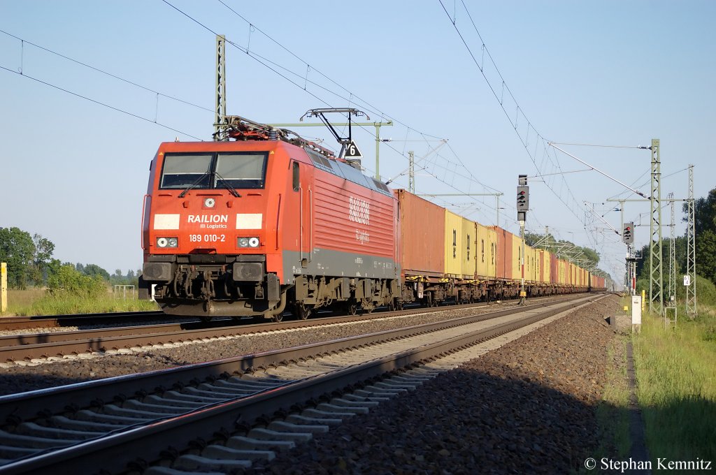 189 010-2 mit einem Containerzug in Friesack(Mark) in Richtung Neustadt(Dosse) unterwegs. 30.05.2011