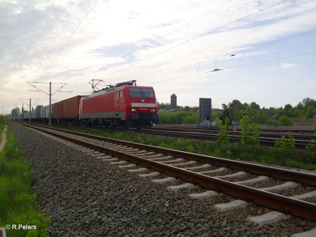 189 016-9 zog ein Containerzug in Schkeuditz. 05.05.10