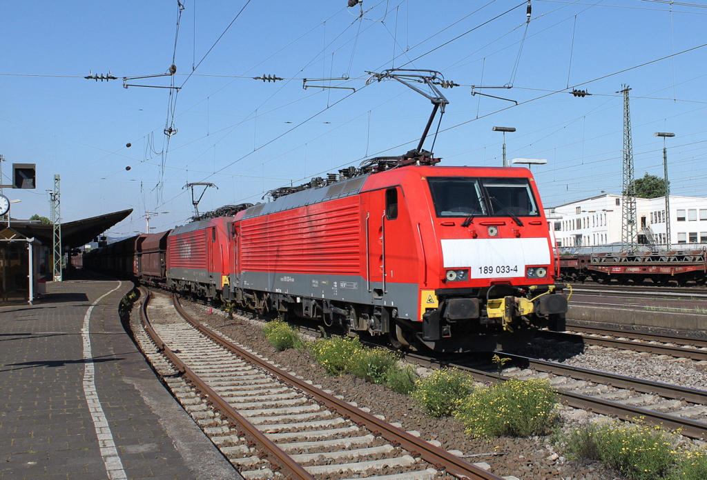 189 033-4 + 189 xxx-x mit einem Erzbomber in Neuwied wo der Himmel schn blau war nur nicht in Weienthurm da war er Rauchschwarz xD