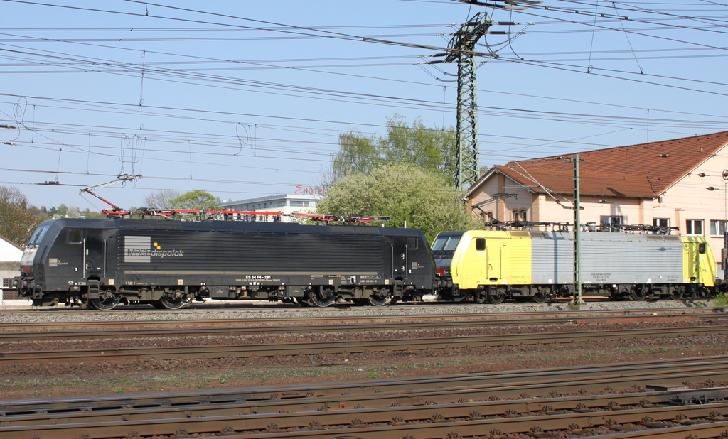 189 281 und 189 930 mit Gterzug am 20.04.11 in Fulda