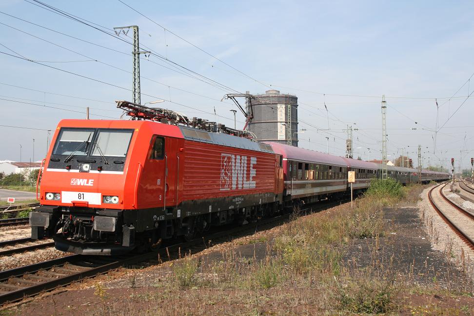 189 801(WLE81)mit Fuballsonderzug von Hannover nach Augsburg HBF in Augsburg-Oberhausen(24.09.2011)