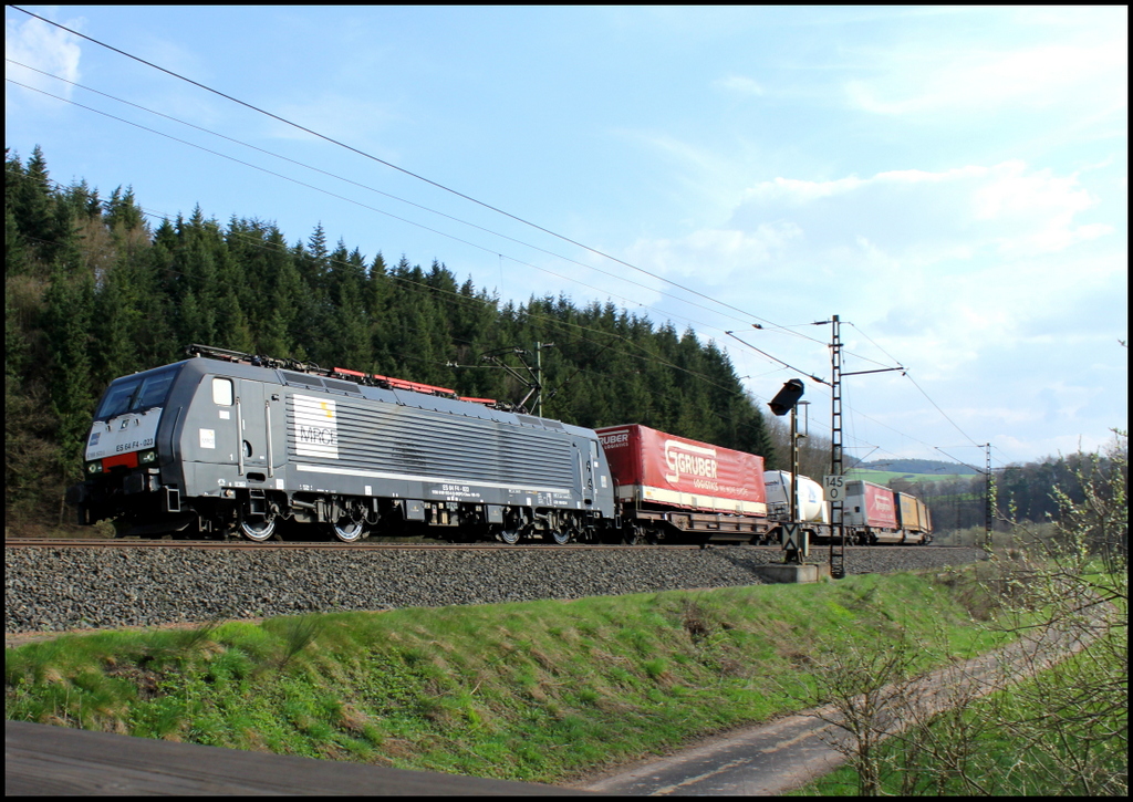 189 923 von TX Logistik mit Gterzug am 18.04.13 bei Hermannspiegel