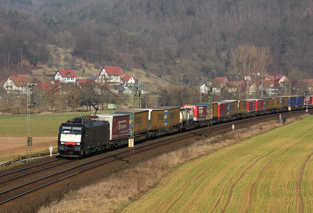 189 982 TXLI mit Gterzug am 17.03.12 bei Harrbach
