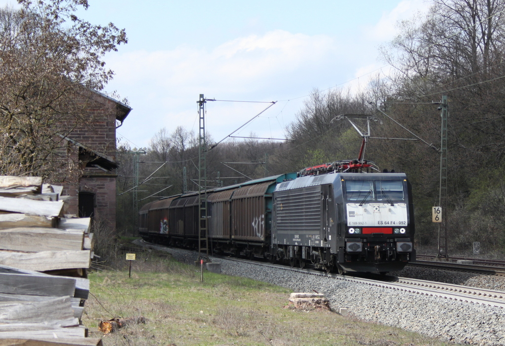 189 992 mit Gterzug am 10.04.12 in Vollmerz