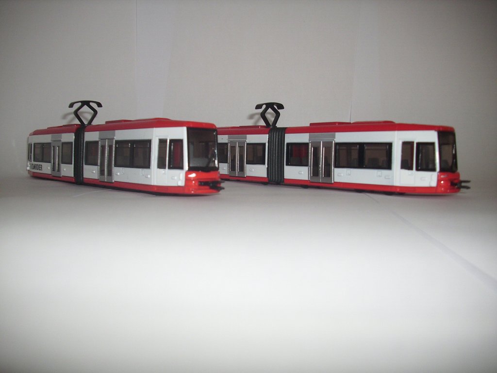 2 meiner Siku Stra�enbahnen in der Gr��e 1:87.