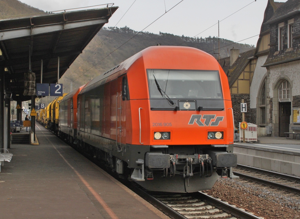 2016 905 und Schwesterlok am 02.04.10 in Cochem